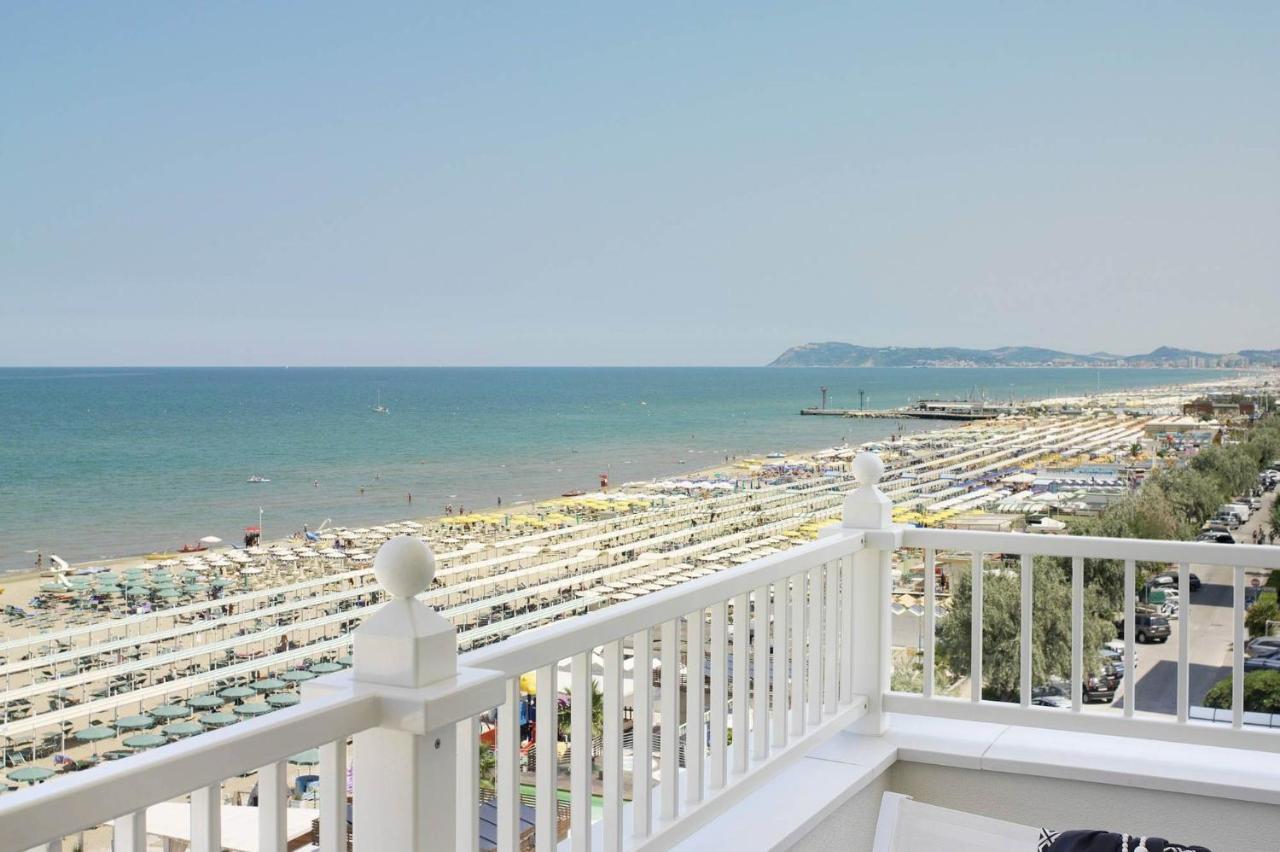 Hotel Tiffany'S Riccione Dış mekan fotoğraf