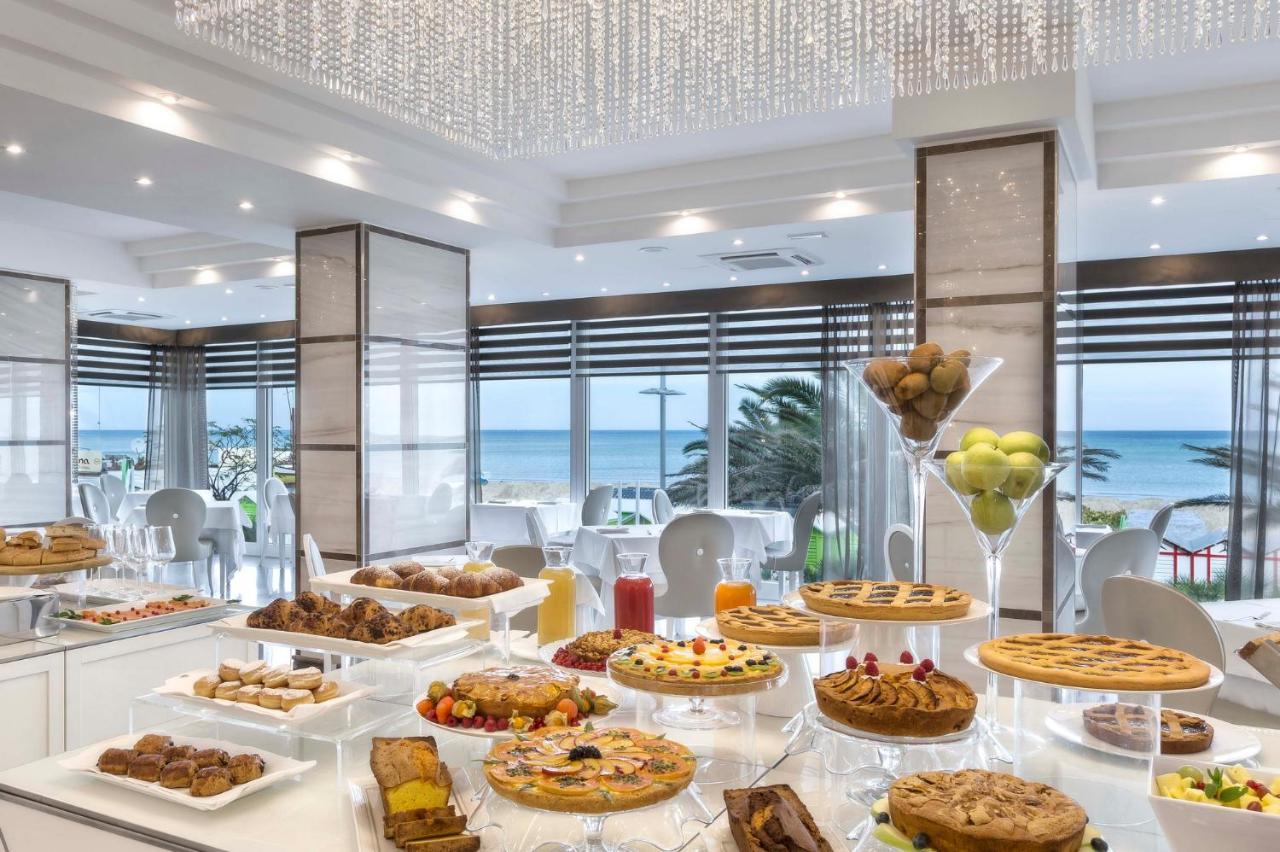 Hotel Tiffany'S Riccione Dış mekan fotoğraf