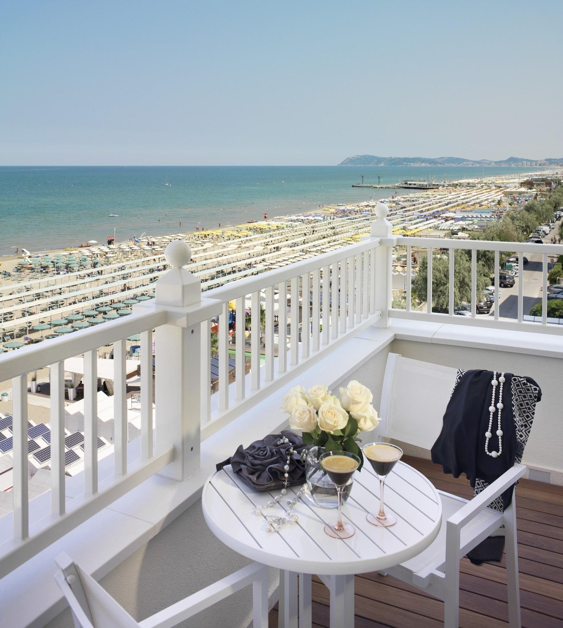 Hotel Tiffany'S Riccione Dış mekan fotoğraf