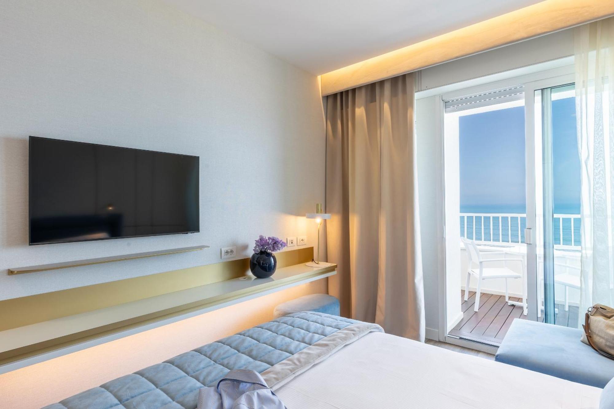 Hotel Tiffany'S Riccione Dış mekan fotoğraf