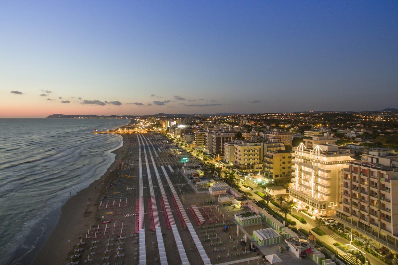 Hotel Tiffany'S Riccione Dış mekan fotoğraf